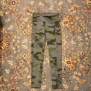 Ankle high dark green camo leggings